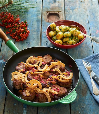 pork recipe - Pork medallions with apple and plum compote Stock Photo - Premium Royalty-Free, Code: 659-08420206