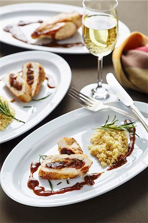 simsearch:659-07958983,k - Chicken breast with a dried fruit stuffing and couscous Foto de stock - Sin royalties Premium, Código: 659-08420257