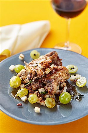 simsearch:659-07958983,k - Quail with grapes Foto de stock - Sin royalties Premium, Código: 659-08420264