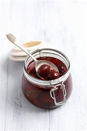 simsearch:659-08420325,k - Bottled plums Stock Photo - Premium Royalty-Free, Code: 659-08420316