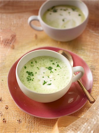 simsearch:659-08940869,k - Parsley root foam soup Stock Photo - Premium Royalty-Free, Code: 659-08512795