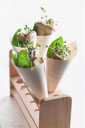 deep fried - Courgette roles with ricotta and herbs in paper cones Stock Photo - Premium Royalty-Free, Code: 659-08512825