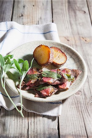 salvia - Saltimbocca with duck breast and sage Foto de stock - Sin royalties Premium, Código: 659-08512883