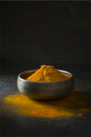 Ground turmeric in a dish Stock Photo - Premium Royalty-Free, Code: 659-08512896