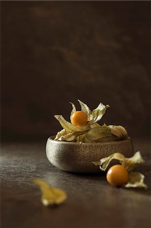 simsearch:659-01851799,k - A bowl of physalis Stockbilder - Premium RF Lizenzfrei, Bildnummer: 659-08512899