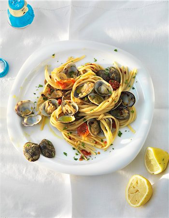 southern european - Linguine with clams Stock Photo - Premium Royalty-Free, Code: 659-08512926
