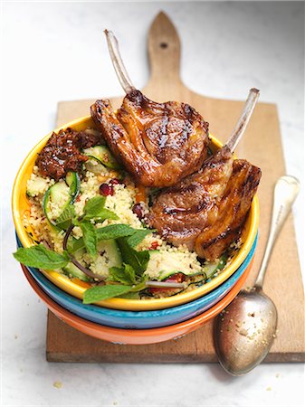 Moroccan lamb chops with couscous and mint Photographie de stock - Premium Libres de Droits, Code: 659-08512927