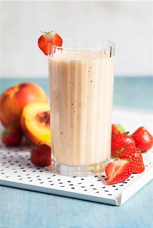 strawberry drink - A nectarine, banana and strawberry smoothie Stock Photo - Premium Royalty-Free, Code: 659-08512953