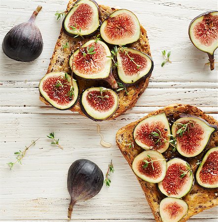 ficus - Toast with figs, honey and thyme Foto de stock - Sin royalties Premium, Código: 659-08513026