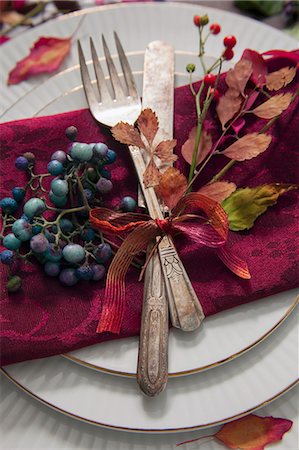 simsearch:659-07027670,k - A place setting with antique cutlery decorated with autumnal leaves and berries Stock Photo - Premium Royalty-Free, Code: 659-08513072