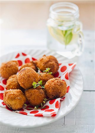 small ball - Arancini (fried rice balls, Italy) Photographie de stock - Premium Libres de Droits, Code: 659-08513118