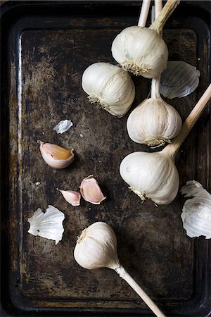 sheet pan - Garlic on a baking tray Stock Photo - Premium Royalty-Free, Code: 659-08513129
