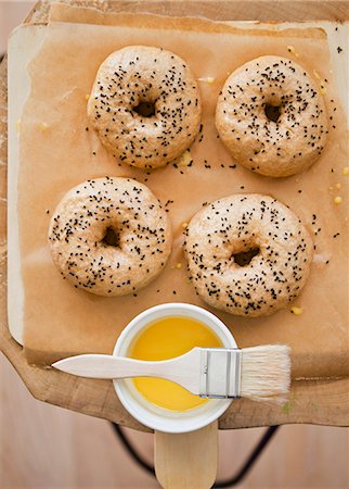 simsearch:659-06902965,k - Bagels with black caraway seeds on a piece of baking paper Stock Photo - Premium Royalty-Free, Code: 659-08513120