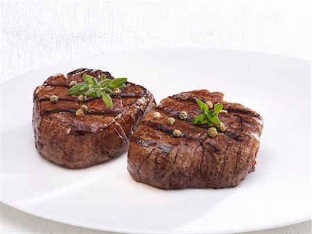 fillet beef recipes - Fried beef fillet steaks with pepper Stock Photo - Premium Royalty-Free, Code: 659-08513147