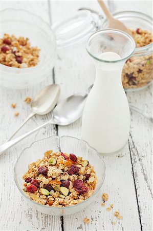 dry berry - Muesli with marmalade, ginger, dried cranberries and milk Stock Photo - Premium Royalty-Free, Code: 659-08513189