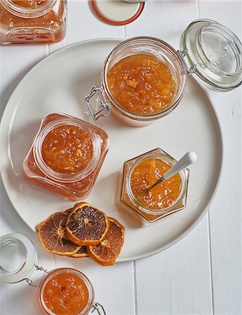 simsearch:659-08513094,k - Orange marmalade in jars Stockbilder - Premium RF Lizenzfrei, Bildnummer: 659-08513219