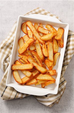 simsearch:6102-08521097,k - Homemade chips Photographie de stock - Premium Libres de Droits, Code: 659-08513297