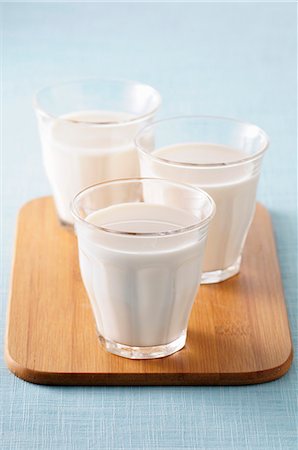 simsearch:659-06153757,k - Three glasses of milk on a chopping board Stock Photo - Premium Royalty-Free, Code: 659-08513300