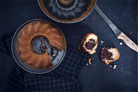 piece cake aerial view - Vegan marble Bundt cake Stock Photo - Premium Royalty-Free, Code: 659-08895282