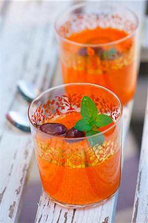 Gazpacho with olives Photographie de stock - Premium Libres de Droits, Code: 659-08895300