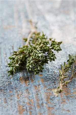 simsearch:659-03532404,k - Fresh thyme on a blue wooden background Stock Photo - Premium Royalty-Free, Code: 659-08895357