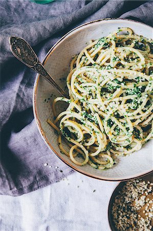 simsearch:659-06903372,k - Spaghetti with pesto (seen from above) Stock Photo - Premium Royalty-Free, Code: 659-08895378