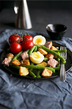 french bean dish - Salade niçoise with tuna Stock Photo - Premium Royalty-Free, Code: 659-08895484