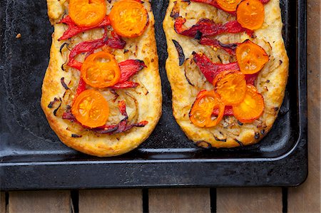 Focaccia with tomatoes and red pepper Stock Photo - Premium Royalty-Free, Code: 659-08895489
