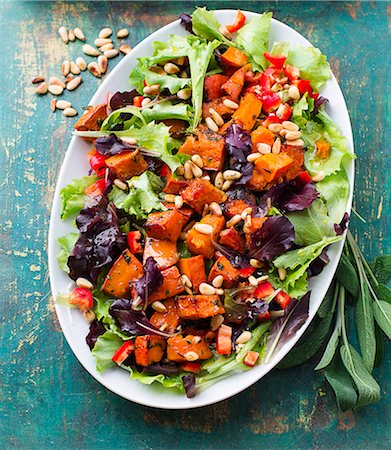 simsearch:659-08940048,k - Warm pumpkin salad with pine nuts Foto de stock - Sin royalties Premium, Código: 659-08895563