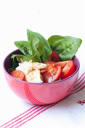 Tomato salad with New Zealand spinach and perch fillet Foto de stock - Sin royalties Premium, Código: 659-08895596