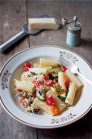 rigatoni parmesan - Rigatoni ortolana. Pasta with vegetables (zucchini, eggplant, red pepper, carrot, tomatoes, garlic and onion). Served with grated parmesan cheese and freshly ground black pepper Stock Photo - Premium Royalty-Free, Code: 659-08895815