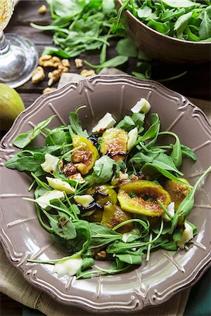 eruca vesicaria - Rocket and spinach salad with pan-fried figs and cheese Stock Photo - Premium Royalty-Free, Code: 659-08895851