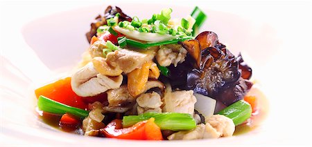 simsearch:659-06901901,k - Wok-fried vegetables with chicken Foto de stock - Sin royalties Premium, Código: 659-08895853