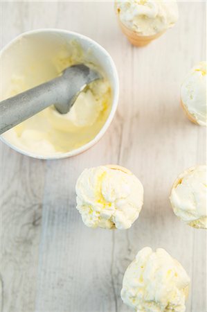 simsearch:659-09124128,k - Lemon meringue ice cream in a tub and cones Stock Photo - Premium Royalty-Free, Code: 659-08895878