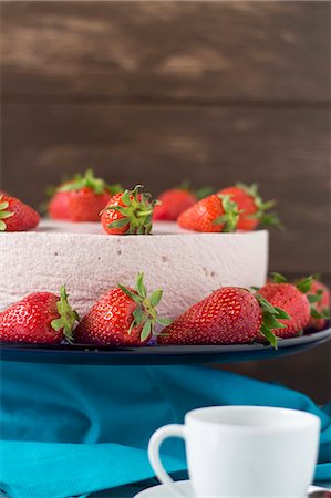 simsearch:659-07959289,k - Strawberry & yoghurt tart Fotografie stock - Premium Royalty-Free, Codice: 659-08895927