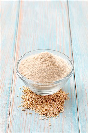 Amaranth flour in a small glass bowl Stock Photo - Premium Royalty-Free, Code: 659-08895948