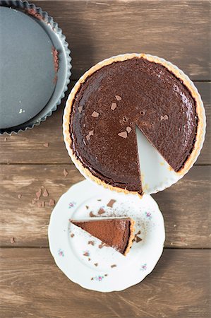 pictures of chocolate gateau cake - Chocolate tart, a piece cut Stock Photo - Premium Royalty-Free, Code: 659-08895942