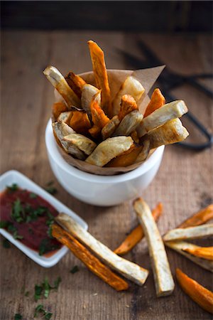 simsearch:659-07027043,k - Vegan sweet potato fries with ketchup Stock Photo - Premium Royalty-Free, Code: 659-08896052