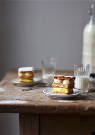 simsearch:659-07068899,k - Millefeuille with lemon cream and mascarpone mousse Photographie de stock - Premium Libres de Droits, Code: 659-08896125