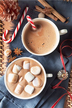 Two big cups of hot chocolate with a candy cane and marshmallows for Christmas Stock Photo - Premium Royalty-Free, Code: 659-08896148