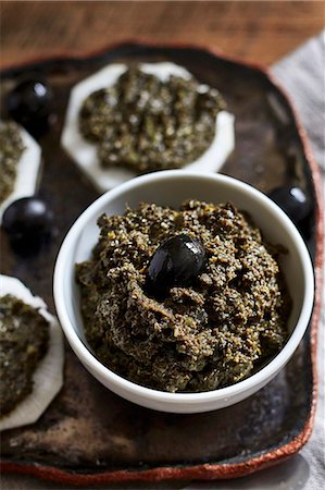 simsearch:659-03537037,k - Tapenade with black olives Foto de stock - Royalty Free Premium, Número: 659-08896156