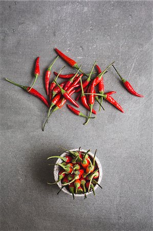 simsearch:659-07739150,k - A bowl of chillis and scattered chillis (seen from above) Stock Photo - Premium Royalty-Free, Code: 659-08896258