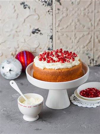 Pomegranate cake for Christmas Stock Photo - Premium Royalty-Free, Code: 659-08896259