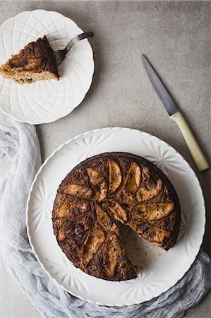 simsearch:659-01867067,k - Gluten free Apple spice cake with coconut (seen from above) Fotografie stock - Premium Royalty-Free, Codice: 659-08896305