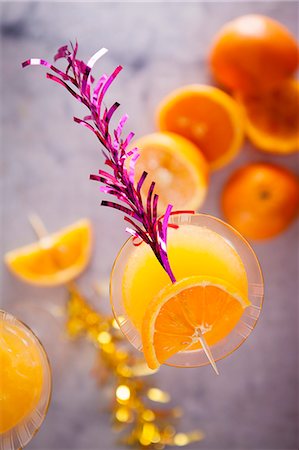 Apricot sour cocktails with orange juice Photographie de stock - Premium Libres de Droits, Code: 659-08896321