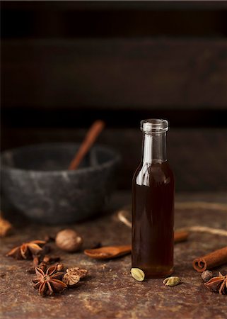 Masala chai syrup with star anise, cardamom and cinnamon Stock Photo - Premium Royalty-Free, Code: 659-08896330