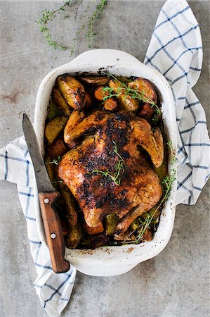 simsearch:659-09125643,k - Roast chicken with potatoes and thyme Photographie de stock - Premium Libres de Droits, Code: 659-08896398