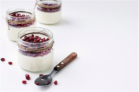 Panna cotta with pomegranate seeds Stock Photo - Premium Royalty-Free, Code: 659-08896391