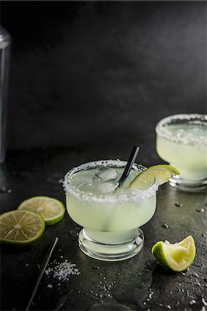 simsearch:659-03532499,k - Margarita cocktail with salted rim glass, lime and tequilla Foto de stock - Sin royalties Premium, Código: 659-08896448