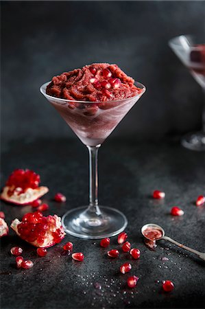 sorbetto - Pomegranate sorbet in a long srem glass with fresh pomegranate seeds Stock Photo - Premium Royalty-Free, Code: 659-08896466